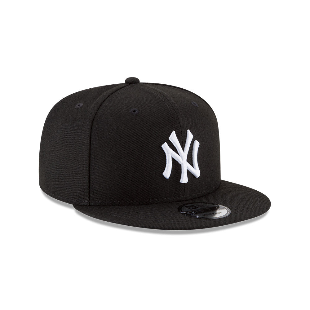 New York Yankees New Era Black/White 9FIFTY Snapback Hat product image 3, provided for visual reference and product detail
