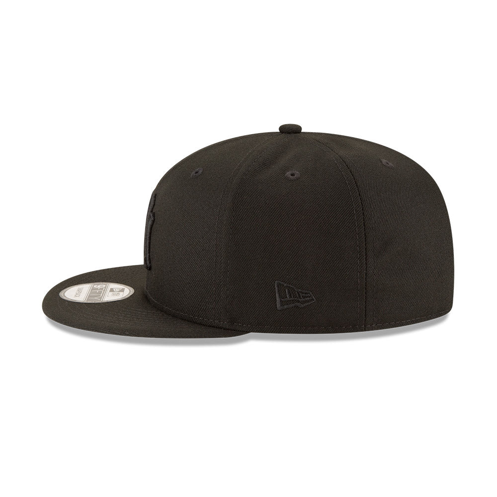 New York Yankees New Era Black on Black 9FIFTY Snapback Hat product image 4, provided for visual reference and product