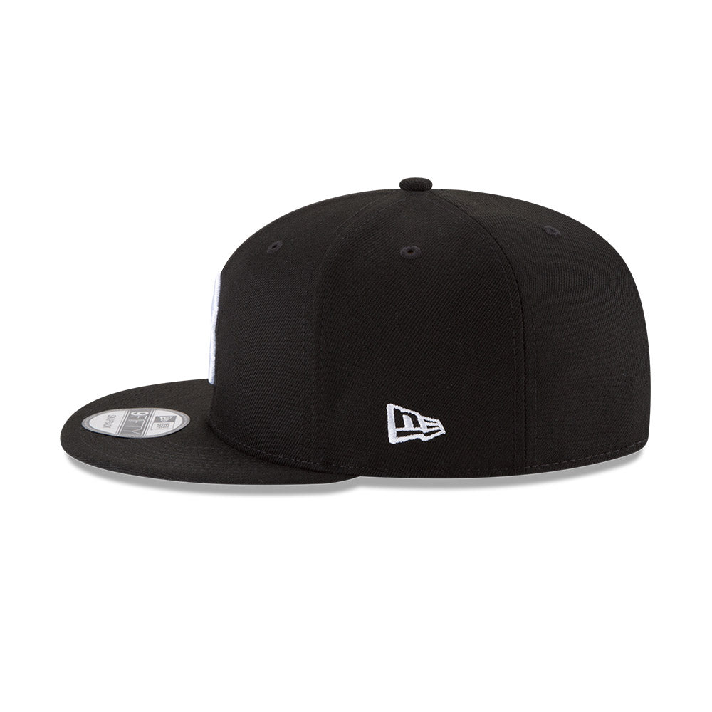 Boston Red Sox New Era Black/White 9FIFTY Snapback Hat product image 5, provided for visual reference and product detail