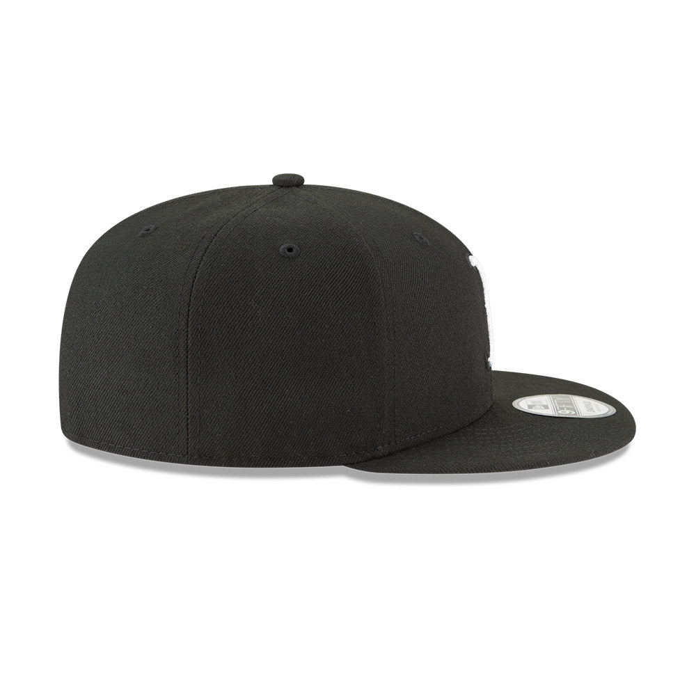 Boston Red Sox New Era Black/White 9FIFTY Snapback Hat product image 4, provided for visual reference and product detail