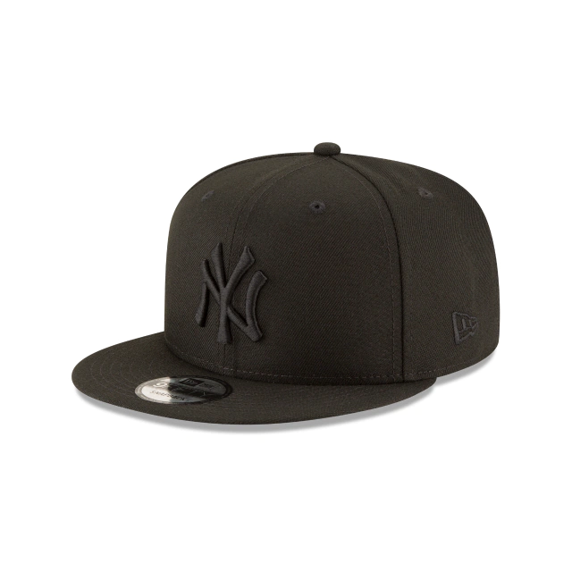 NEW ERA NEW YORK YANKEES BLACK ON BLACK 9FIFTY Snapback product image 1, provided for visual reference and product detail