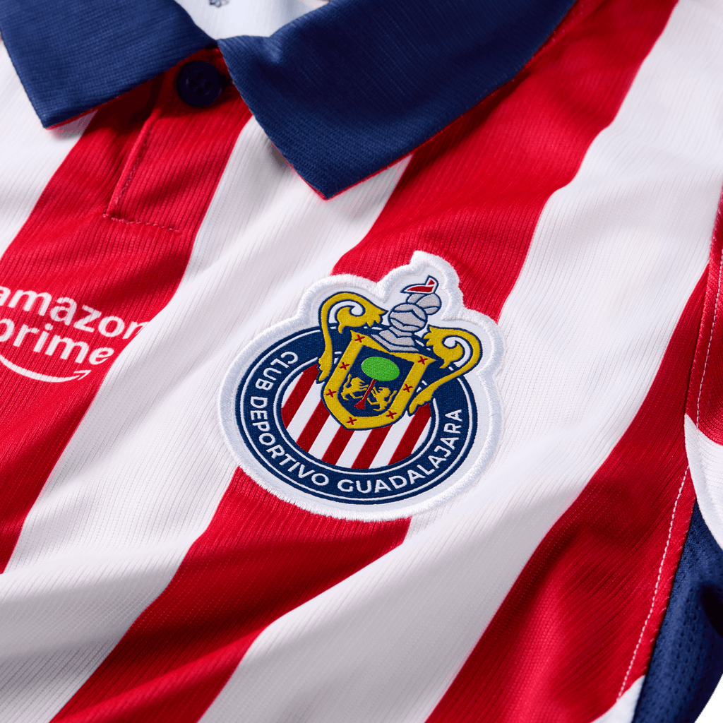 Nike C.D. Guadalajara Stadium Home Big Kids' Dri-FIT Soccer Replica Jersey 26/27 product image 2, provided for visual