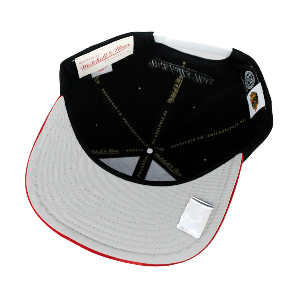 Chicago Blackhawks Black/Red Mitchell & Ness Snapback Hat product image 7, provided for visual reference and product detail