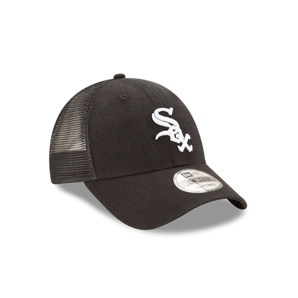 Chicago White Sox New Era Black 9FORTY Trucker Adjustable Hat product image 1, provided for visual reference and product