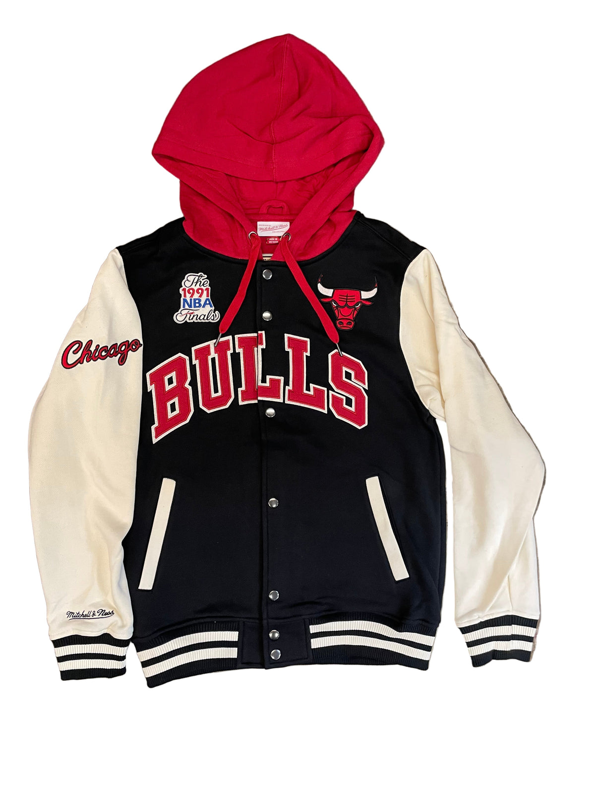 Mitchell & Ness Chicago Bulls Courtside Fleece Full-Snap Jacket product image 1, provided for visual reference and product