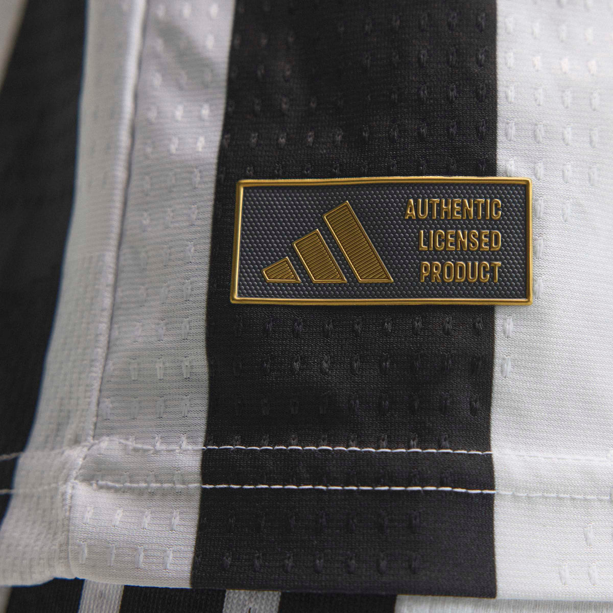Adidas Men Juventus Home Authentic Jersey 26/27 product image 5, provided for visual reference and product detail review